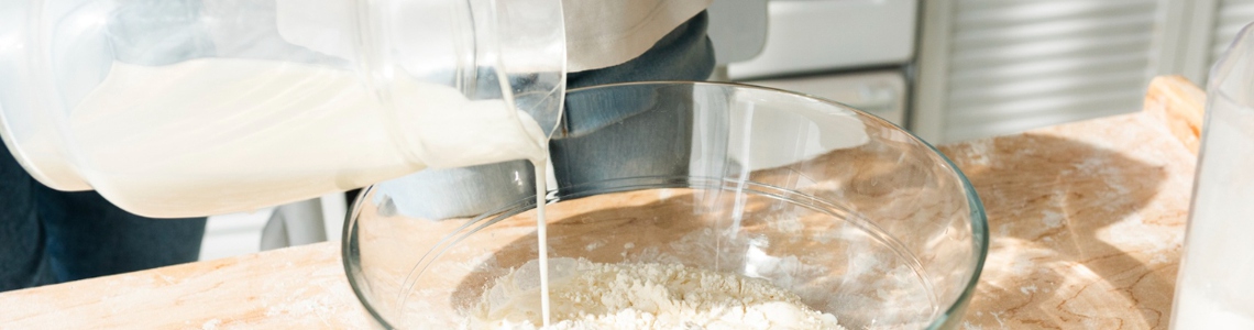 Perché è importante aggiungere gradatamente i liquidi, soprattutto l’acqua, nell’impasto?