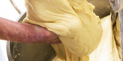 Che cosa vuol dire "impastare per il tempo strettamente necessario"?