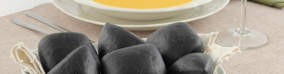 Il pane al carbone vegetale